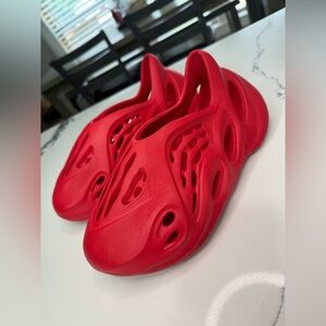 adidas Yeezy Foam Runner Men's Size 6 Vermillion Red